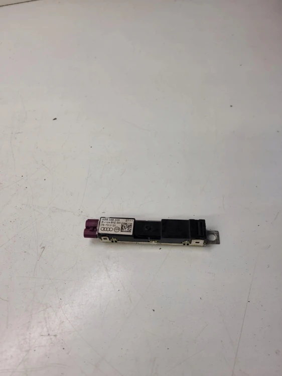 WZMACNIACZ ANTENOWY AUDI A6 C7 A7 4G8035225