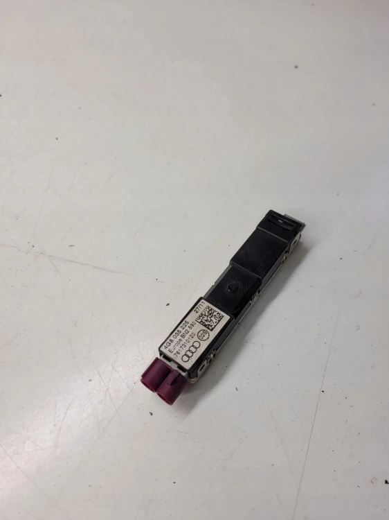 WZMACNIACZ ANTENOWY AUDI A6 C7 A7 4G8035225
