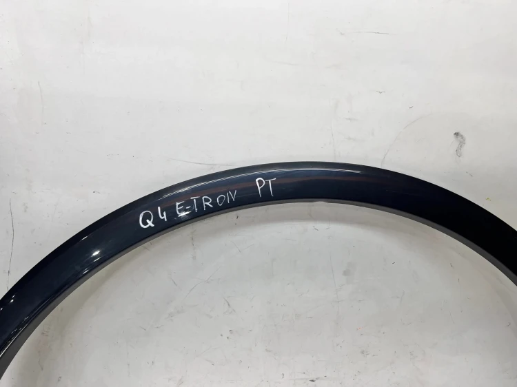LISTWA Z BŁOTNIKA NAKŁADKA PRAWY TYŁ AUDI Q4 E-TRON 89A853818E