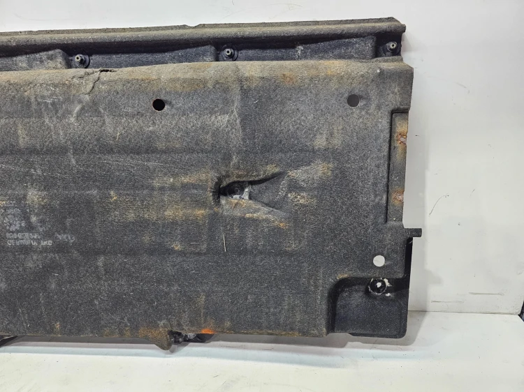 OSŁONA PODWOZIA ŚRODKOWA PRAWA DUŻA AUDI Q3 8U 8U0825208 1/26