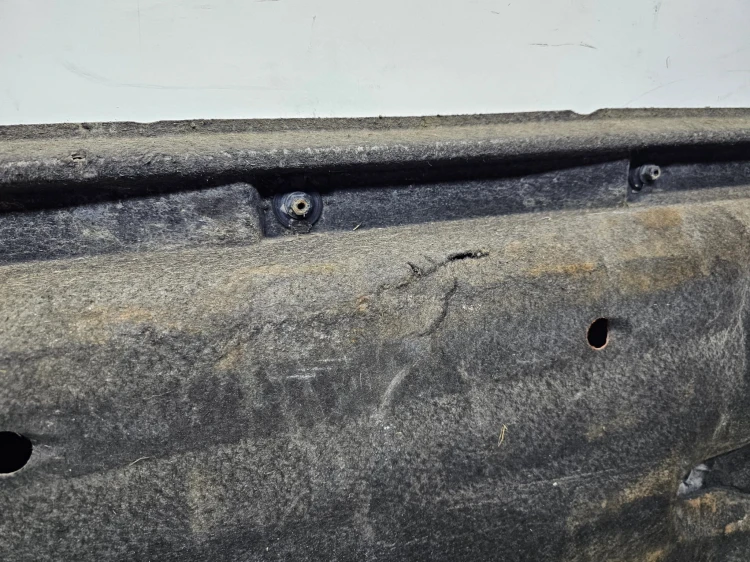 OSŁONA PODWOZIA ŚRODKOWA PRAWA DUŻA AUDI Q3 8U 8U0825208 1/26