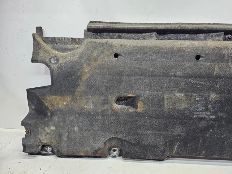 OSŁONA PODWOZIA ŚRODKOWA PRAWA DUŻA AUDI Q3 8U 8U0825208 1/26