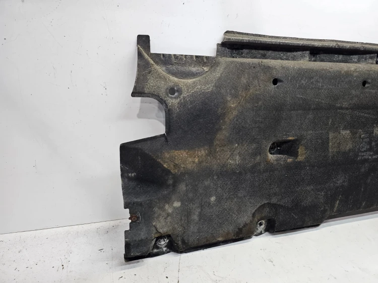 OSŁONA PODWOZIA ŚRODKOWA PRAWA DUŻA AUDI Q3 8U 8U0825208 1/26