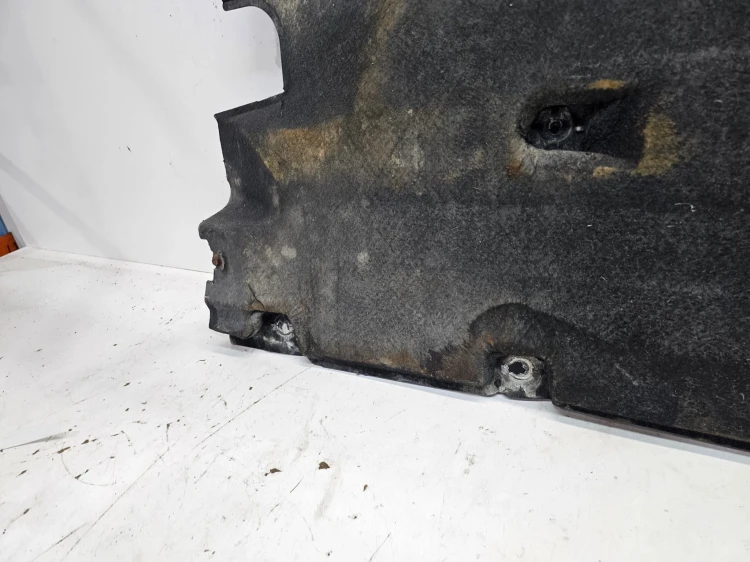 OSŁONA PODWOZIA ŚRODKOWA PRAWA DUŻA AUDI Q3 8U 8U0825208 1/26