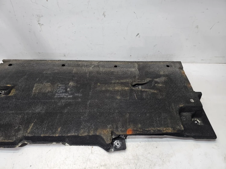 OSŁONA PODWOZIA ŚRODKOWA PRAWA DUŻA AUDI Q3 8U 8U0825208 1/26