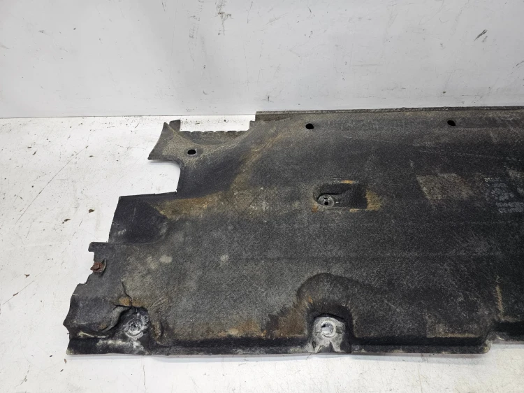 OSŁONA PODWOZIA ŚRODKOWA PRAWA DUŻA AUDI Q3 8U 8U0825208 1/26