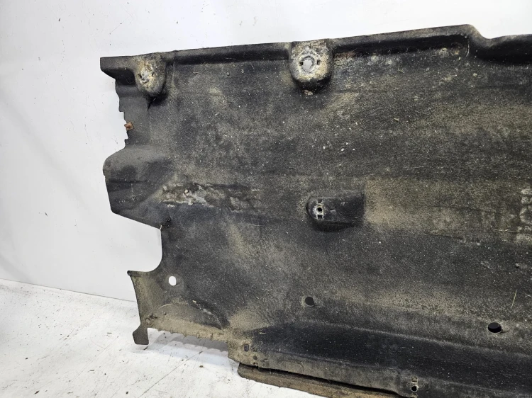 OSŁONA PODWOZIA ŚRODKOWA PRAWA DUŻA AUDI Q3 8U 8U0825208 1/26