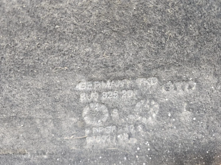 OSŁONA PODWOZIA ŚRODKOWA PRAWA DUŻA AUDI Q3 8U 8U0825208 1/26