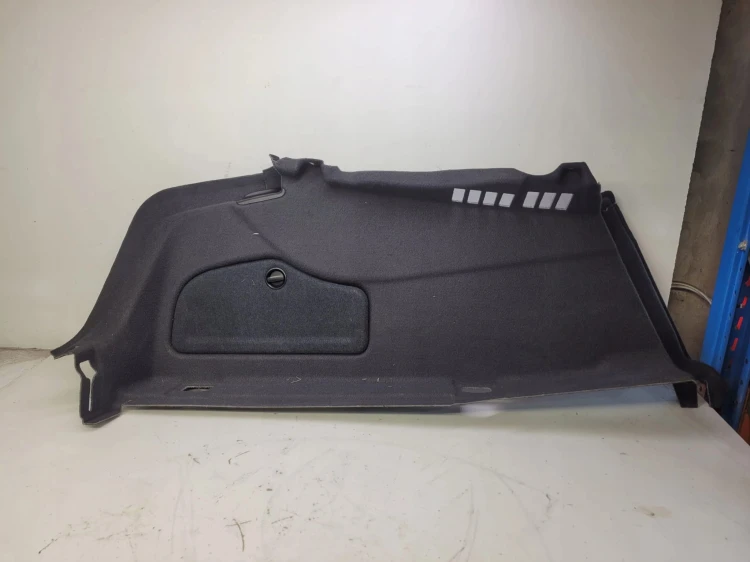 BOCZEK BAGAŻNIKA LEWY AUDI A6 C7 SEDAN 4G5863887D 36R