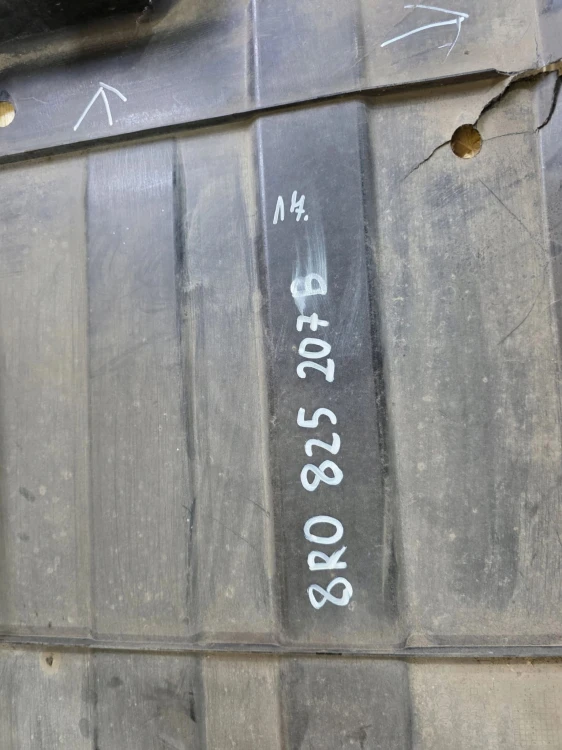 OSŁONA PŁYTA PODWOZIA LEWA DUŻA AUDI Q5 8R LIFT 8R0825207B ORYGINAŁ *17*