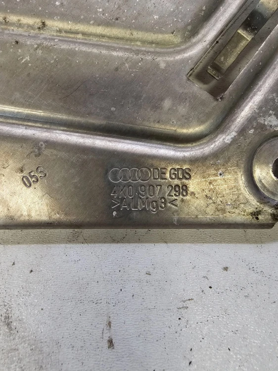 MOCOWANIE PODŁOGI WSPORNIK AUDI A6 C8 4K0907298