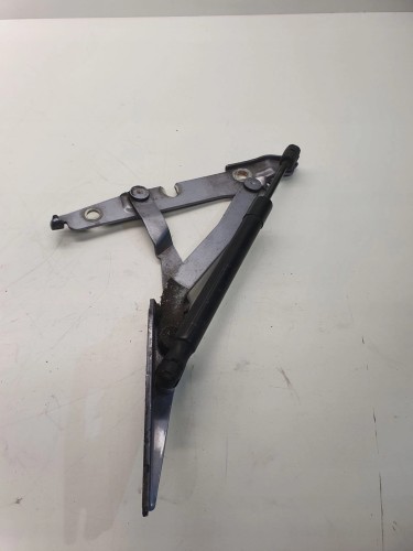 ZAWIAS KLAPY TYŁ LEWY AUDI A4 B7 8E5827301C LY7H