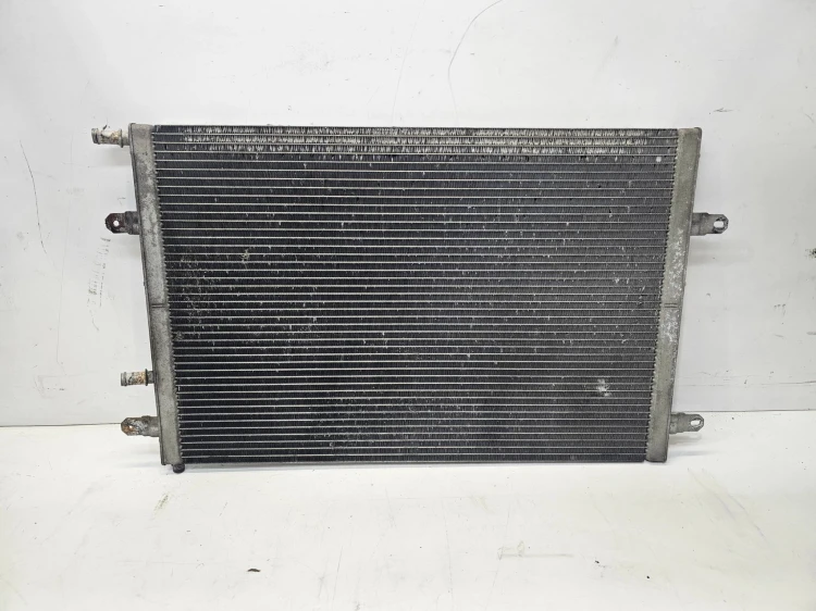 DODATKOWA CHŁODNICA WODY AUDI A6 C6 3.0 TFSI 4F0145804K