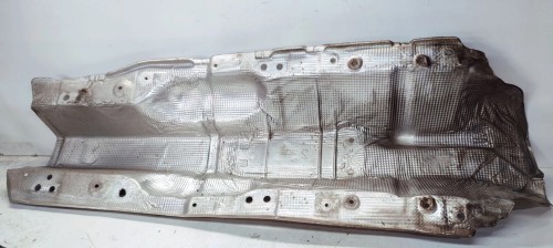 OSŁONA TERMICZNA TUNELU PODWOZIA AUDI Q3 8U 5N0825661B