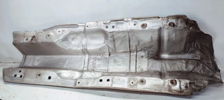 OSŁONA TERMICZNA TUNELU PODWOZIA AUDI Q3 8U 5N0825661B