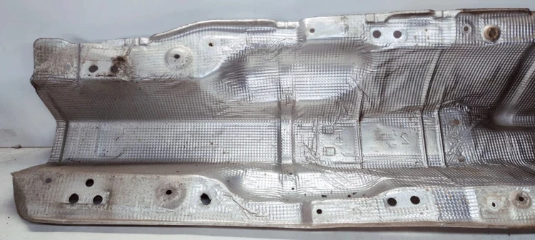 OSŁONA TERMICZNA TUNELU PODWOZIA AUDI Q3 8U 5N0825661B