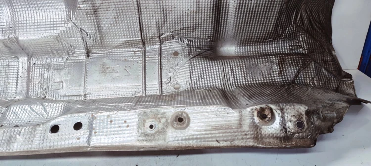 OSŁONA TERMICZNA TUNELU PODWOZIA AUDI Q3 8U 5N0825661B