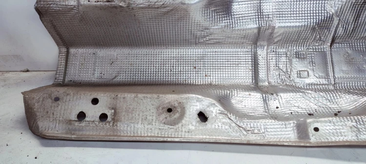 OSŁONA TERMICZNA TUNELU PODWOZIA AUDI Q3 8U 5N0825661B