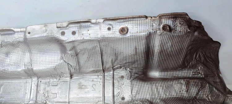 OSŁONA TERMICZNA TUNELU PODWOZIA AUDI Q3 8U 5N0825661B