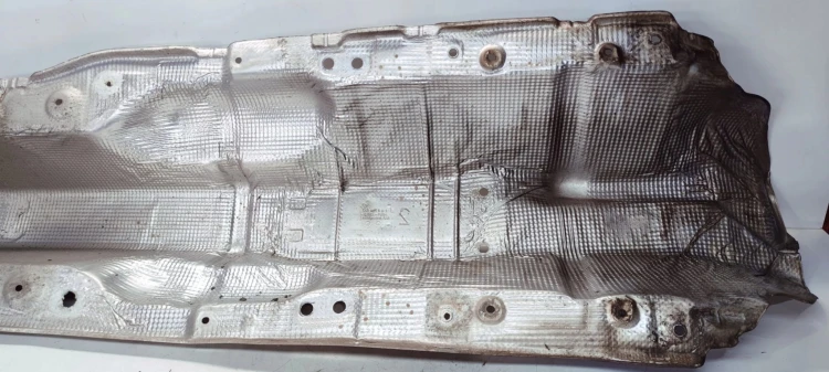 OSŁONA TERMICZNA TUNELU PODWOZIA AUDI Q3 8U 5N0825661B
