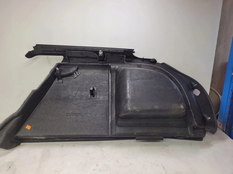 BOCZEK BAGAŻNIKA LEWY AUDI A4 B7 AVANT 8E9863879M