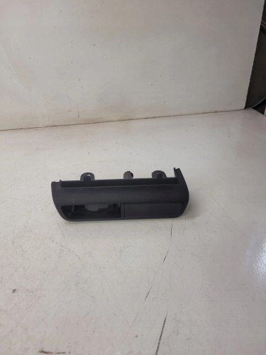 RAMKA PANELU KONSOLI AUDI 1 8X 8X1857851