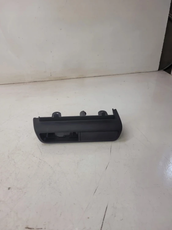 RAMKA PANELU KONSOLI AUDI 1 8X 8X1857851