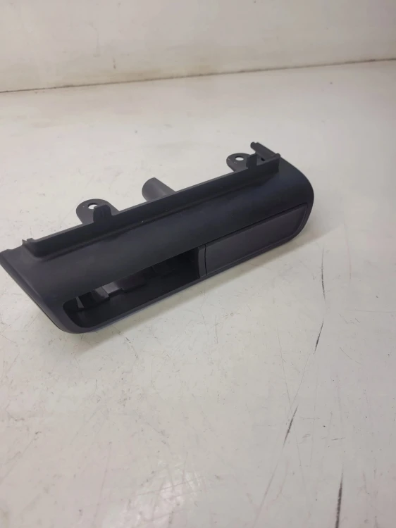 RAMKA PANELU KONSOLI AUDI 1 8X 8X1857851