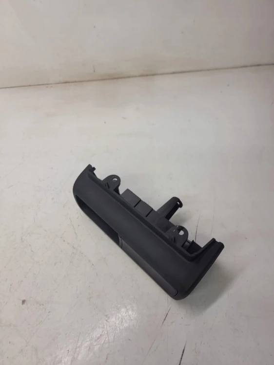 RAMKA PANELU KONSOLI AUDI 1 8X 8X1857851