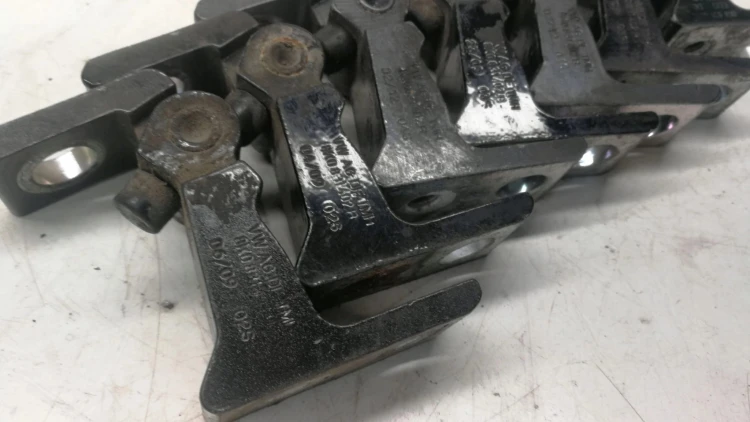 ZAWIAS DRZWI PRAWY AUDI A4 B8 A5 8T Q5 8K0831402B