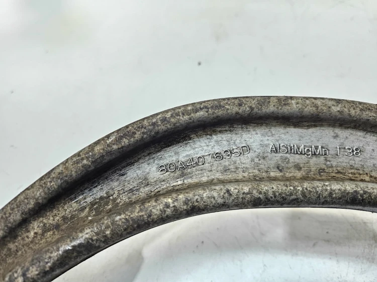 WAHACZ LEWY PRZÓD AUDI Q5 FY 80A407695D