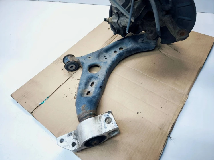 ZWROTNICA PRAWA MCPHERSON AUDI A3 8P VOLKSWAGEN SEAT SKODA