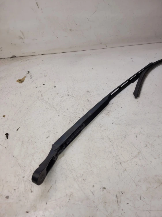 RAMIĘ WYCIERACZKI PRAWE AUDI A8 D4 4H1955408A