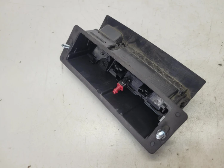 KAMERA COFANIA TYŁ AUDI Q4 E-TRON VW 4K8827574 5E3827566A