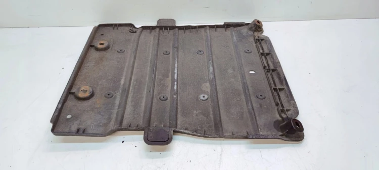 OSŁONA PŁYTA PODWOZIA AUDI A3 8V VOLKSWAGEN SEAT SKODA 5Q0825230H