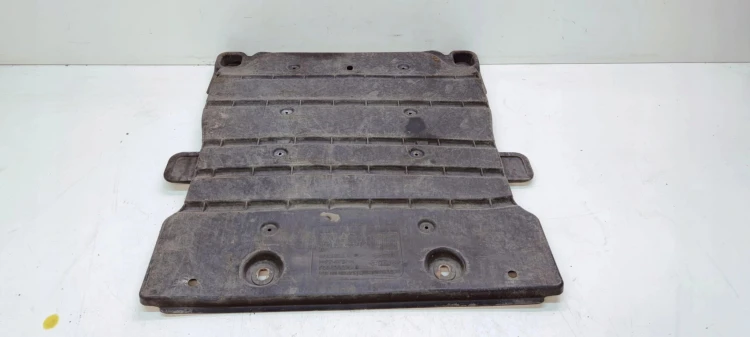 OSŁONA PŁYTA PODWOZIA AUDI A3 8V VOLKSWAGEN SEAT SKODA 5Q0825230H
