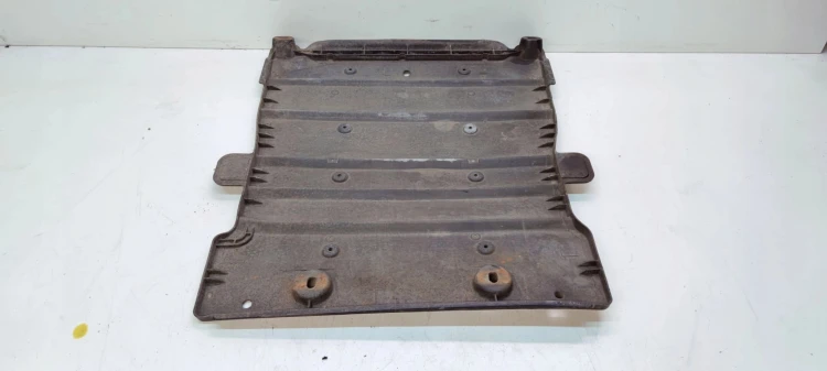 OSŁONA PŁYTA PODWOZIA AUDI A3 8V VOLKSWAGEN SEAT SKODA 5Q0825230H