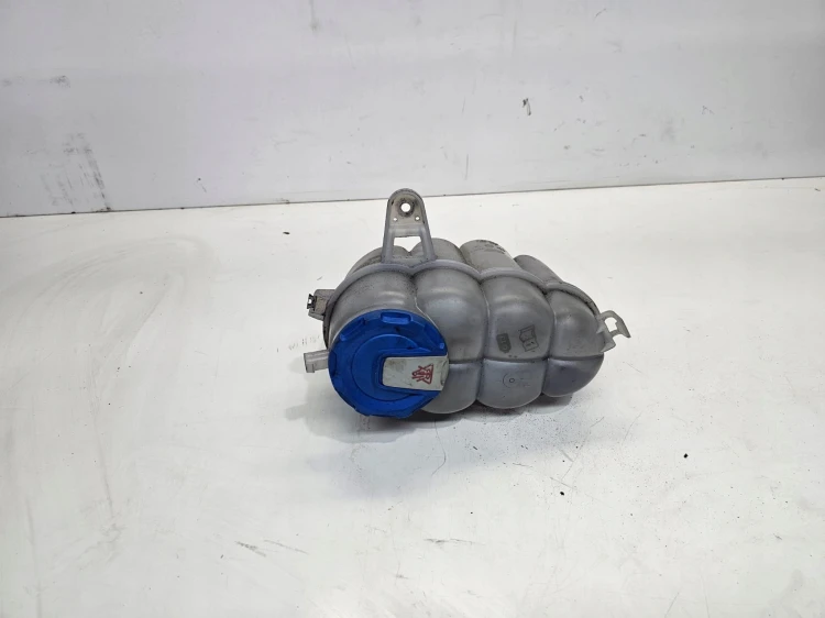 ZBIORNIK WYRÓWNAWCZY AUDI A4 B9 A5 8W 8W0121405E
