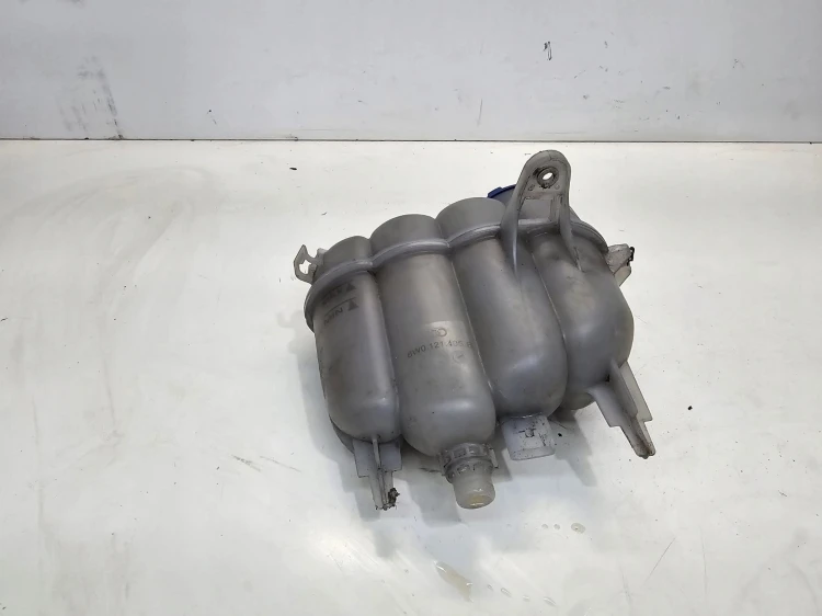 ZBIORNIK WYRÓWNAWCZY AUDI A4 B9 A5 8W 8W0121405E