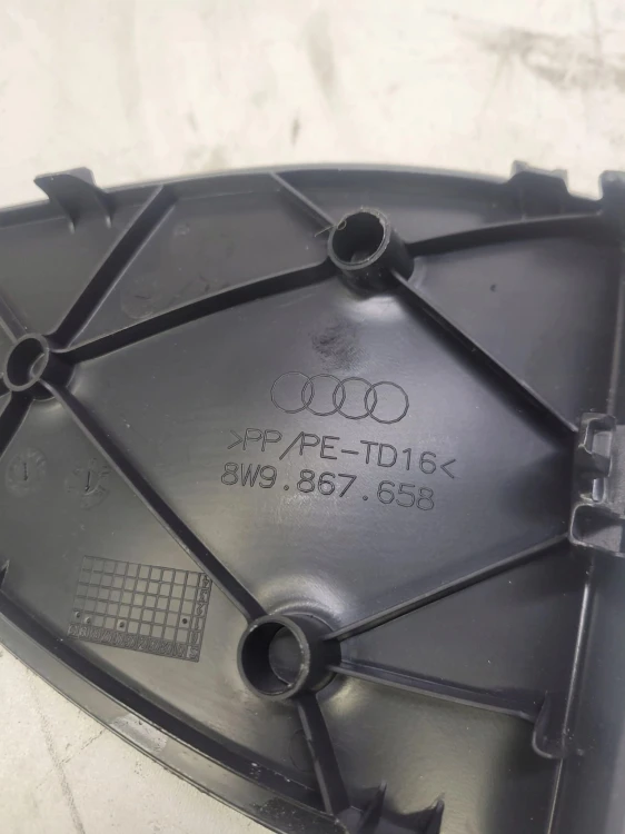 ZAŚLEPKA KLAPY BAGAŻNIKA AUDI A4 B9 8W9867658
