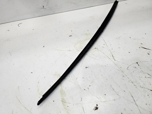 LISTWA ZGARNIAJĄCA SZYBY CZOŁOWEJ LEWY PRZÓD AUDI A6 C7 4G0854327B