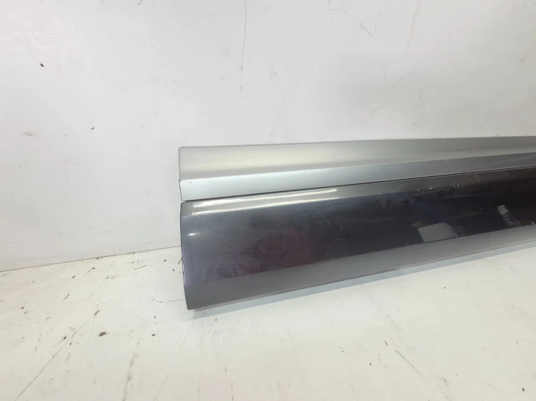 LISTWA DOLNA DRZWI PRAWY PRZÓD AUDI Q7 4M 4M0853960B LZ7S