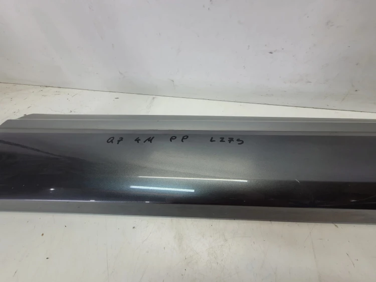 LISTWA DOLNA DRZWI PRAWY PRZÓD AUDI Q7 4M 4M0853960B LZ7S