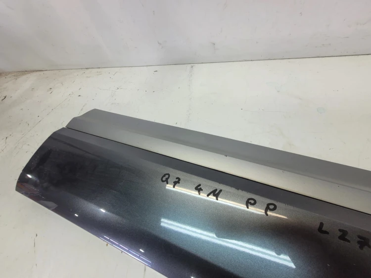LISTWA DOLNA DRZWI PRAWY PRZÓD AUDI Q7 4M 4M0853960B LZ7S