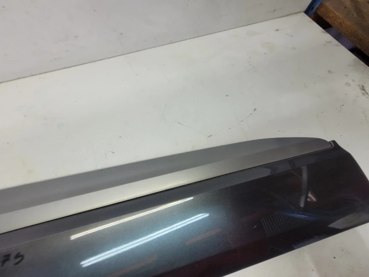 LISTWA DOLNA DRZWI PRAWY PRZÓD AUDI Q7 4M 4M0853960B LZ7S