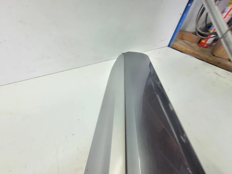 LISTWA DOLNA DRZWI PRAWY PRZÓD AUDI Q7 4M 4M0853960B LZ7S