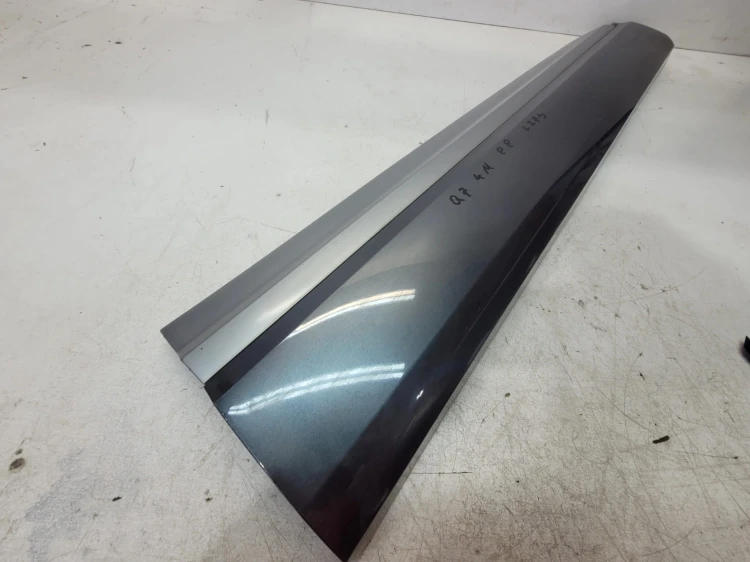 LISTWA DOLNA DRZWI PRAWY PRZÓD AUDI Q7 4M 4M0853960B LZ7S