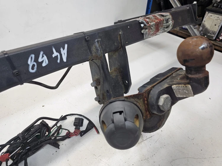 HAK HOLOWNICZY ODKRĘCANY AUDI A4 B8 A5 8T WITTER TOWBAR SYSTEM
