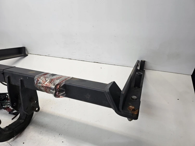 HAK HOLOWNICZY ODKRĘCANY AUDI A4 B8 A5 8T WITTER TOWBAR SYSTEM