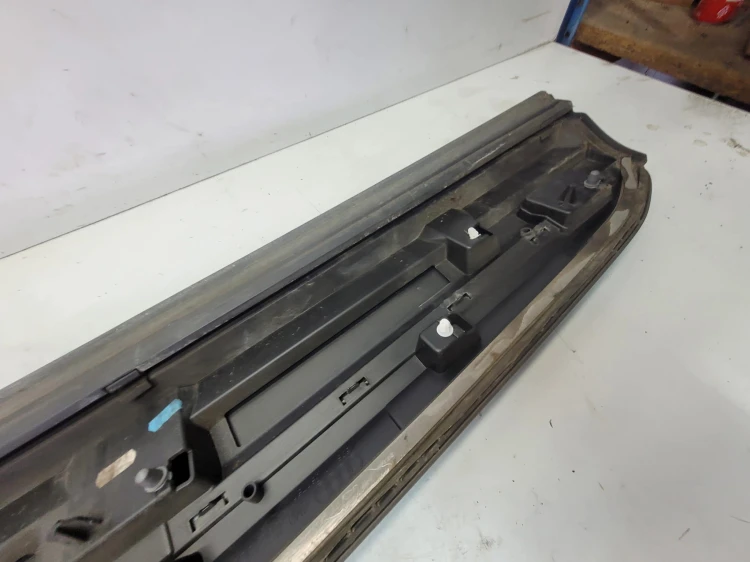 LISTWA DOLNA DRZWI PRAWY PRZÓD AUDI Q7 4M 4M0853960B LZ7S